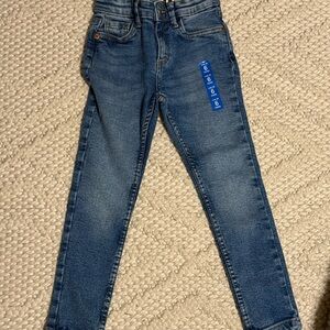 NWT Zara  Kids Classic Skinny Jeans size 6.